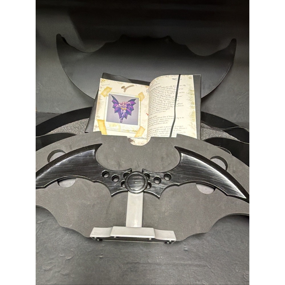 Batman Arkham Asylum Batarang Collector's Figure w/ Journal (PRE OWNED)
